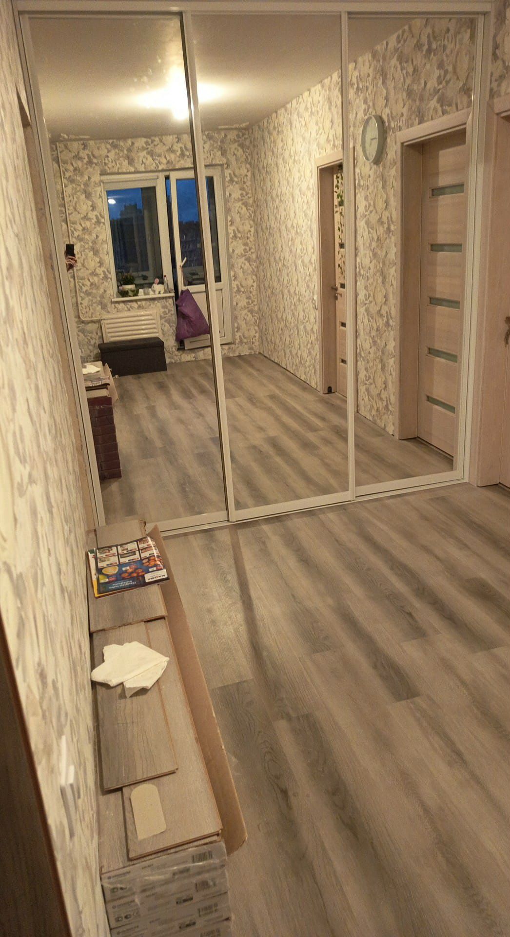 Slankiojančio veidrodžio sistema